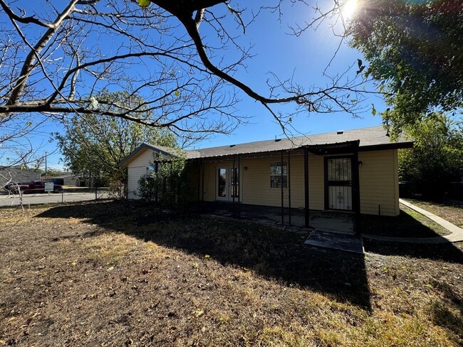 Building Photo - 1001 Ronstan Dr
