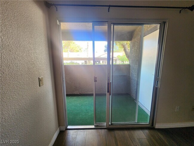 Building Photo - 2606 S Durango Dr