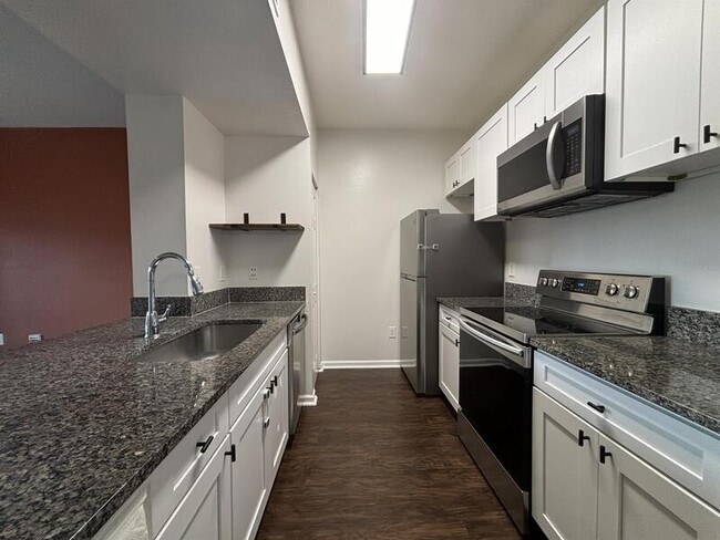 Building Photo - 14226 Fredricksburg Dr