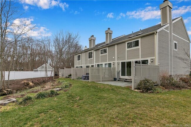 Building Photo - 11 Strathmore Ln