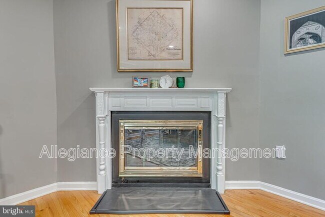 Building Photo - 912 Green St