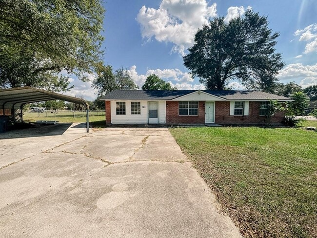 Building Photo - 305 Larkspur St