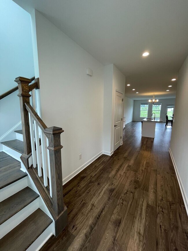 Building Photo - Spacious Home in Westhill Community