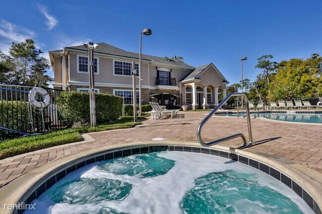 Building Photo - 2 br, 2 bath Condo - 940 Village Trl