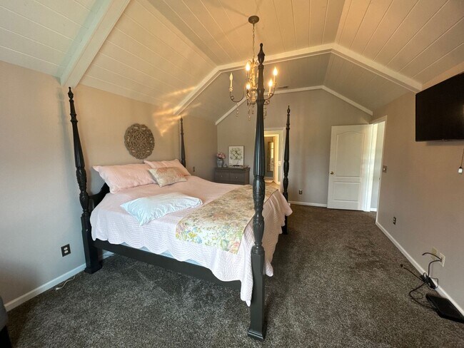Building Photo - FOR LEASE- 4 BEDROOM FURNISHED HOME IN MT....