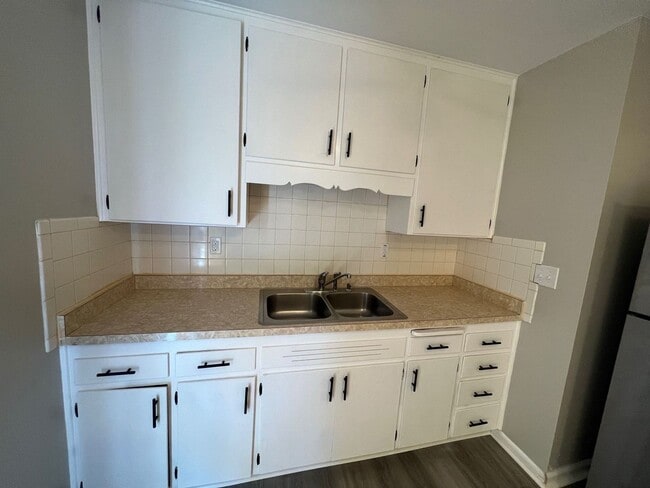 Building Photo - Coming Soon! Charming 2Bed/1Bath Duplex