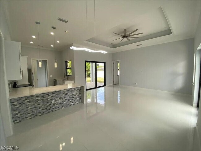 Building Photo - 3738 SE Santa Barbara Pl