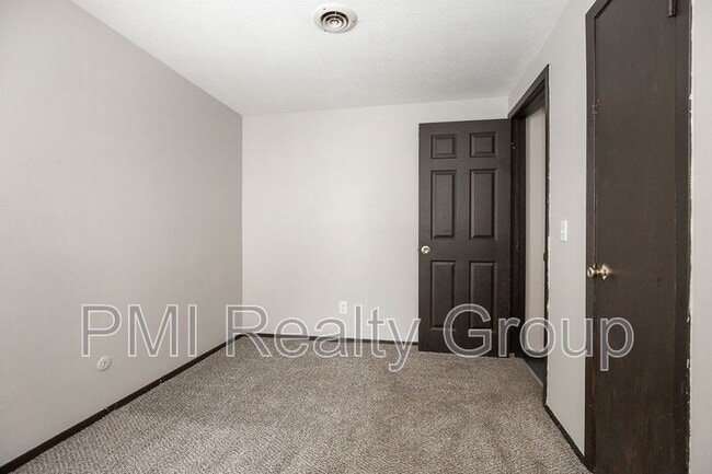 Building Photo - 346 Eagle St
