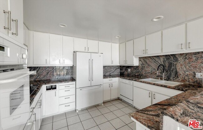 Building Photo - 2170 W Century Dr