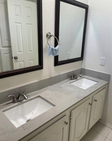 Building Photo - 1505 Mission Ridge Trail