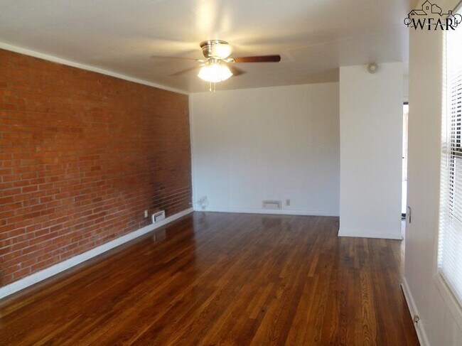 Building Photo - 1553 Hanover Rd
