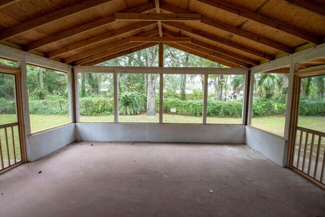 Building Photo - 831 Devon Dr