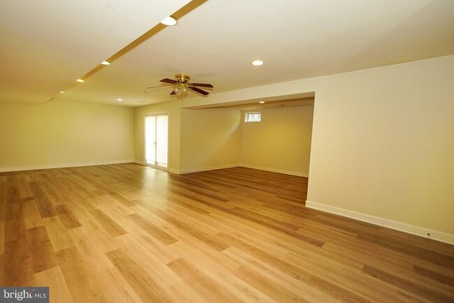 Building Photo - 14030 Bromfield Rd