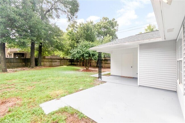 Building Photo - 1117 Pinemont Dr