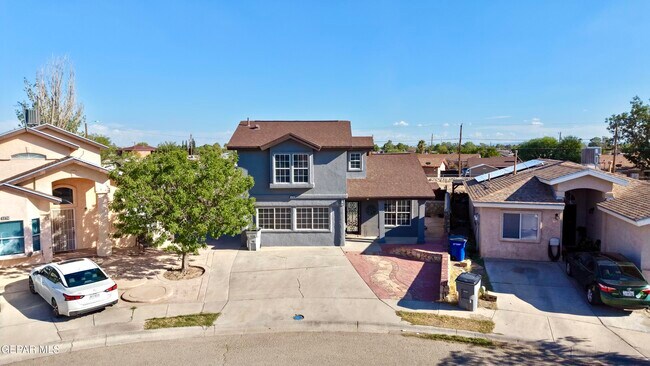 Building Photo - 9150 Bur Oak Cir