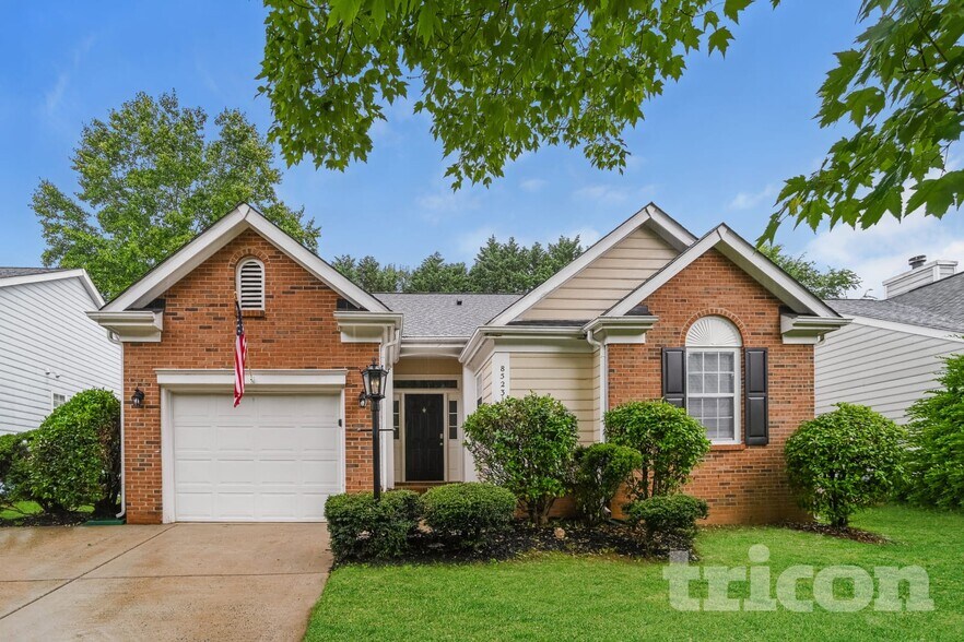 Primary Photo - 8523 Lockerbie Ln