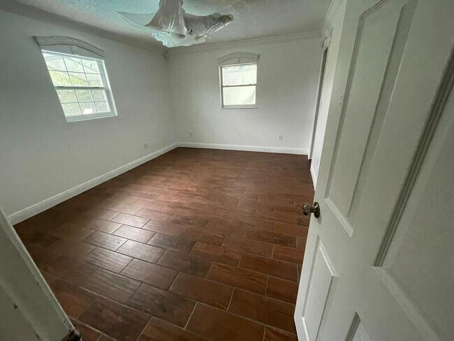 Building Photo - 1674 Louis Dr