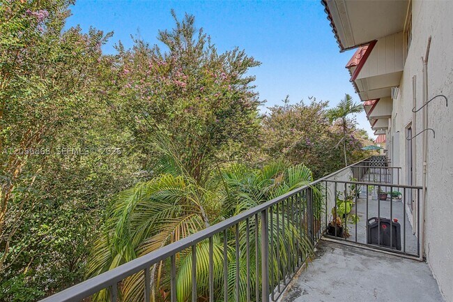 Building Photo - 6709 N Kendall Dr