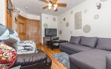 Building Photo - Bright & Efficient 3-Bedroom Apartment with Hardwood Floors – 3 Bed | 2 Bath | 675 Sq F