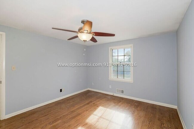 Building Photo - Ready for immediate move-in!
