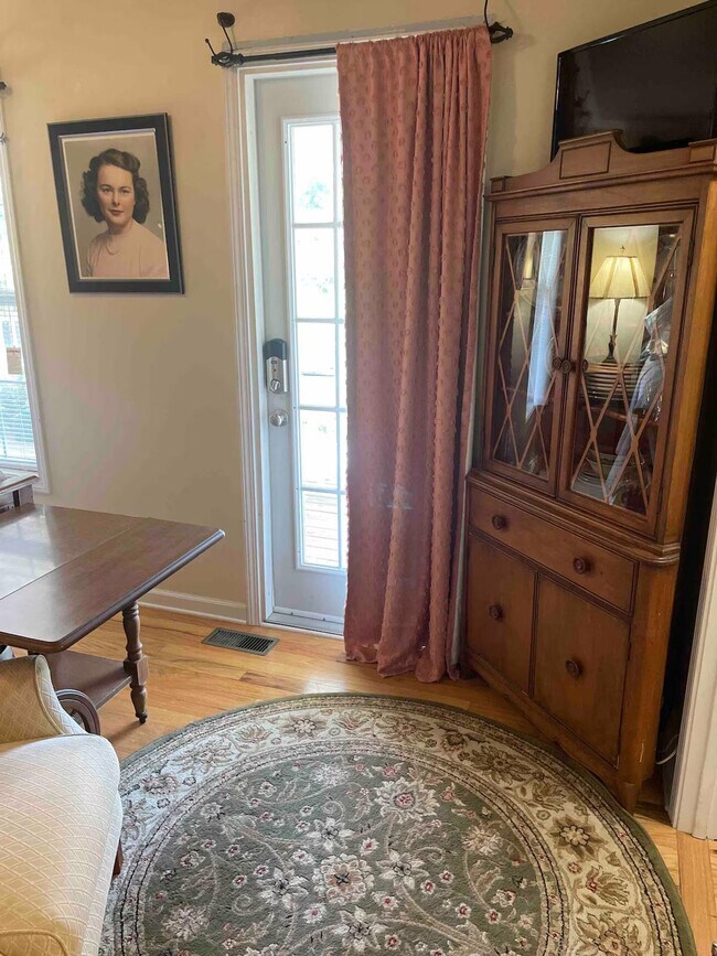 Building Photo - 176 Schools Dr