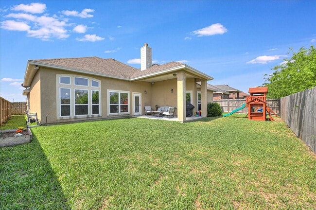 Building Photo - 7522 S Lake Dr