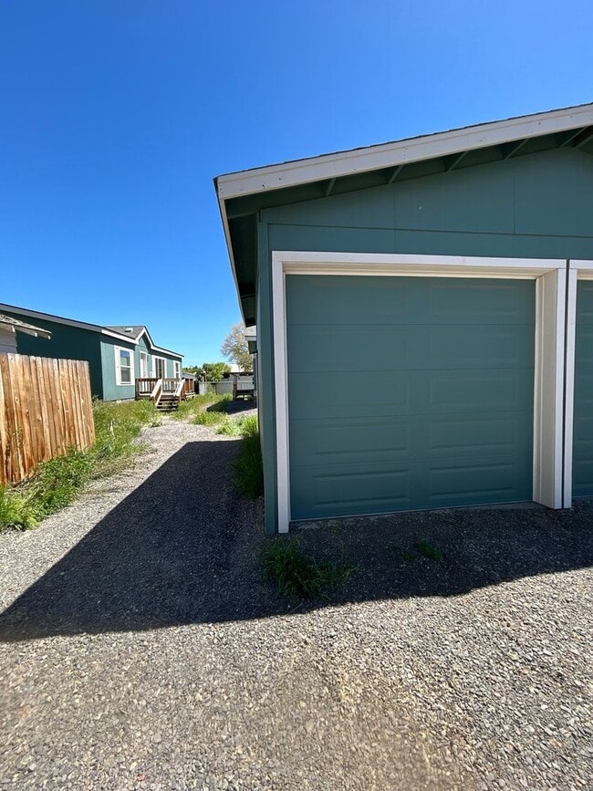 Building Photo - 223 SE 8th St