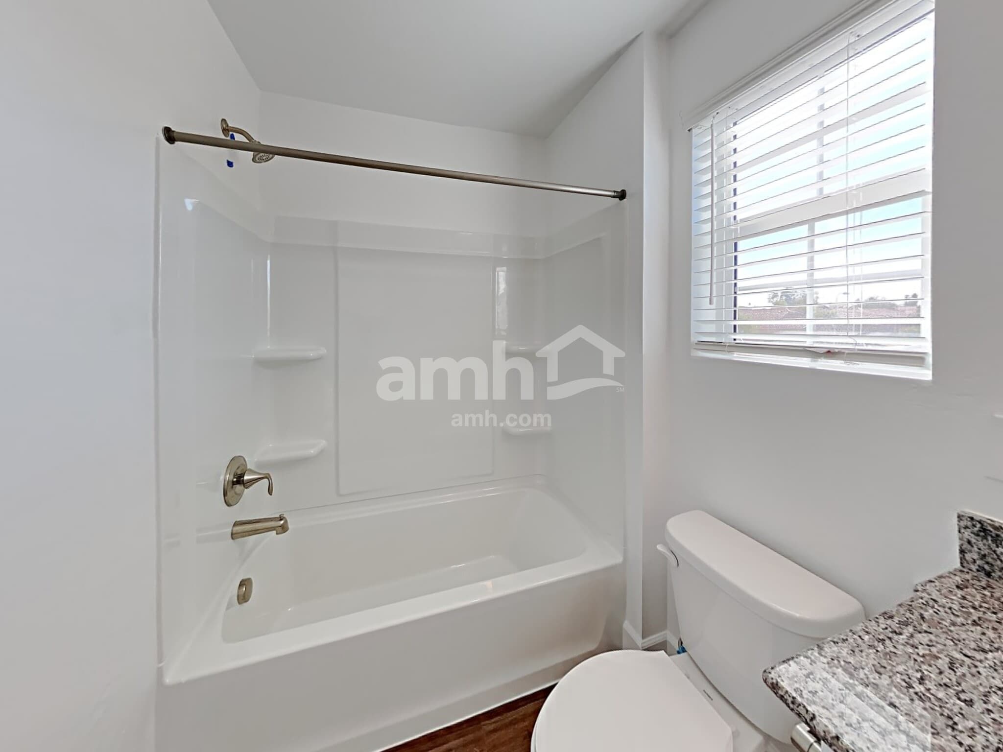 Building Photo - 638 W Harbor Dr