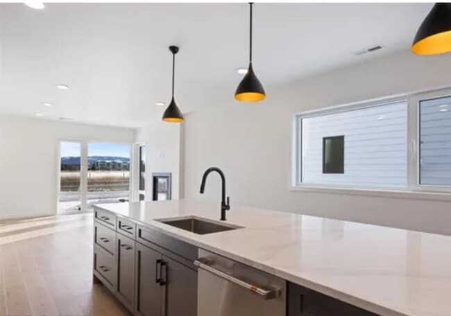 Building Photo - Single Family HOME with 3 Bedrooms 2 1/2 B...