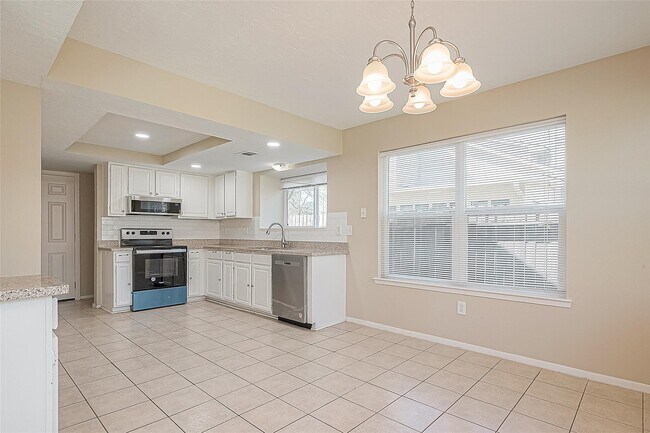 Building Photo - 15730 Oak Mountain Dr