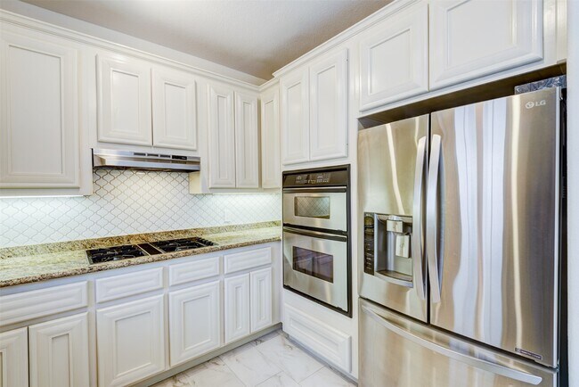 Building Photo - 2210 Mason St