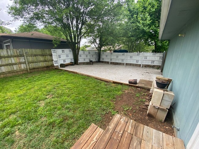 Building Photo - LEASING