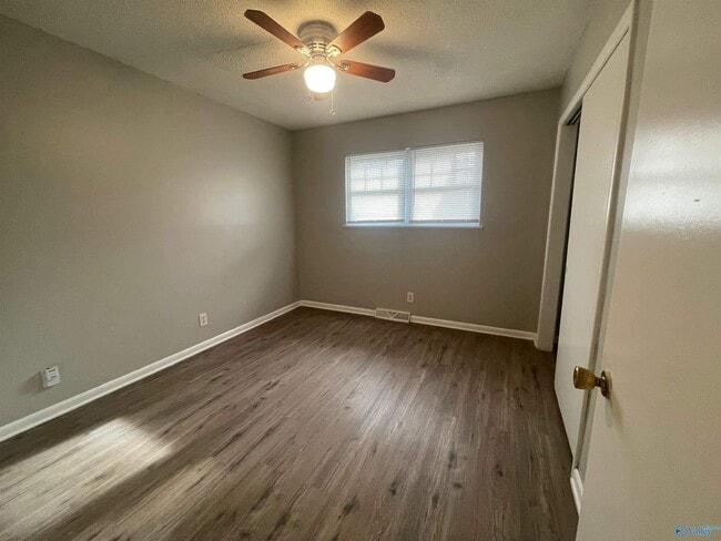 Building Photo - 606 Eastbrook Dr NW