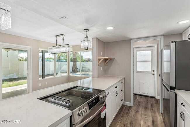 Building Photo - 10838 N 32nd Ln