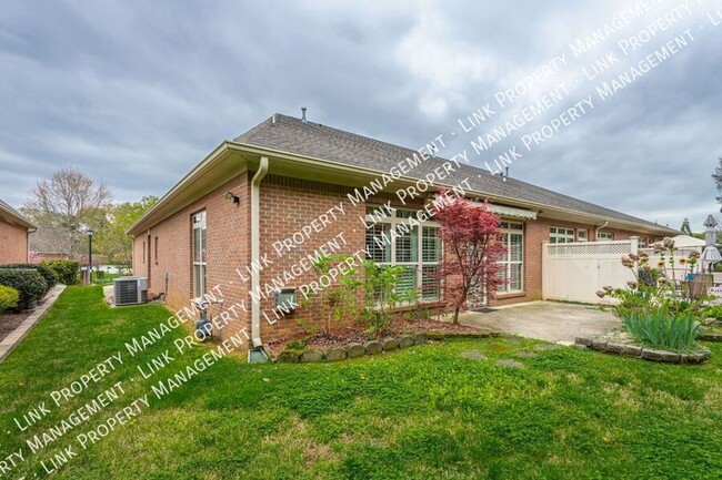 Building Photo - Don't Miss this 3/2 in Hixson for $2000 in...