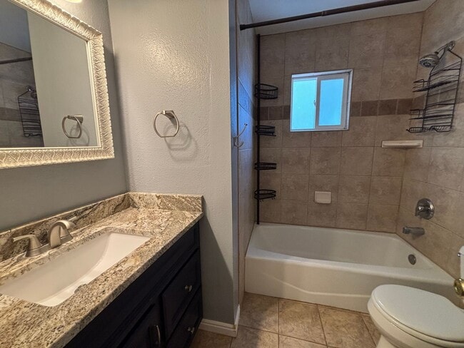 Building Photo - MOVE IN SPECIAL - DECEMBER RENT FREE  -4 Bedroom 2 Bathroom