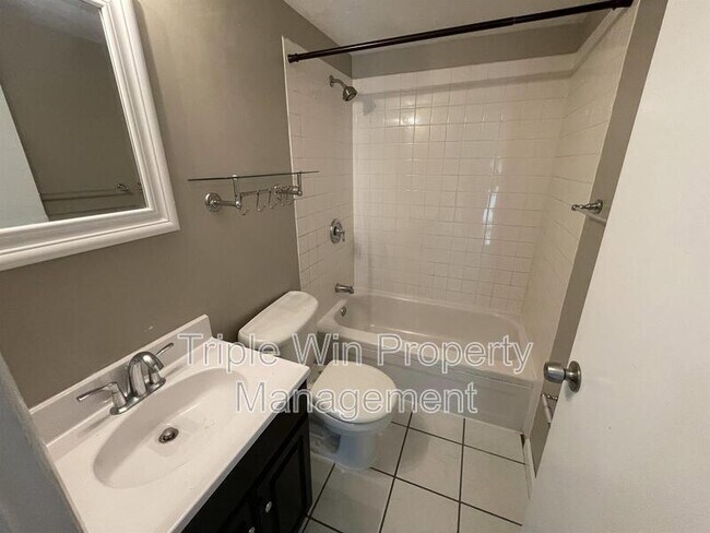 Building Photo - 411 Far Hill Dr