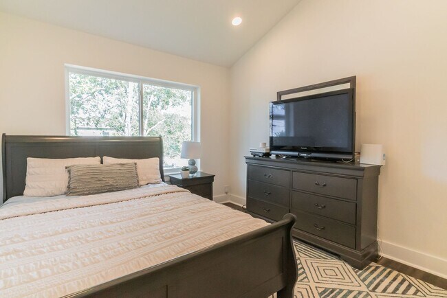 Building Photo - TX-AUS-113DEN