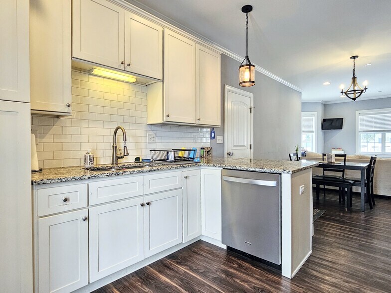 Building Photo - 634 Brentwood Dr