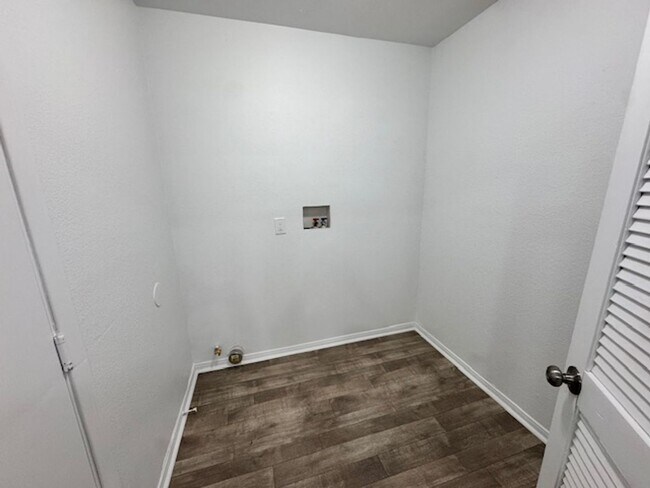 Building Photo - Gorgeous Remodeled 3+2 On Half Acre- $2600