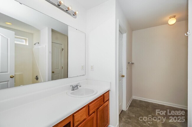 Building Photo - 734 Aberdeen Glen Pl