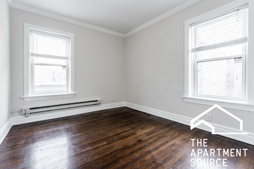 Building Photo - 3825 N Greenview Ave