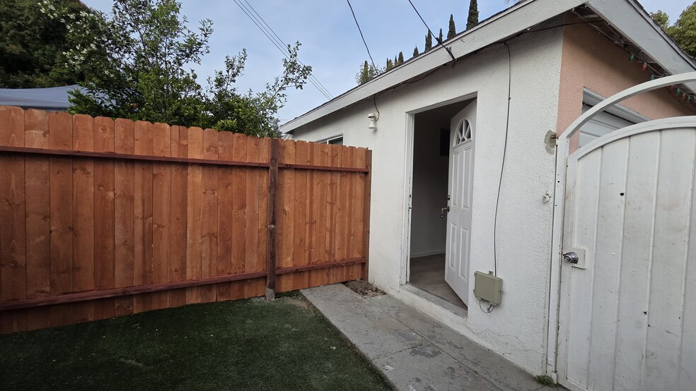 Building Photo - 6251 Canby Ave