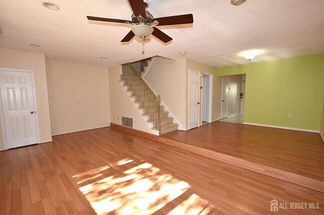 Building Photo - 56 Sassafras Ct