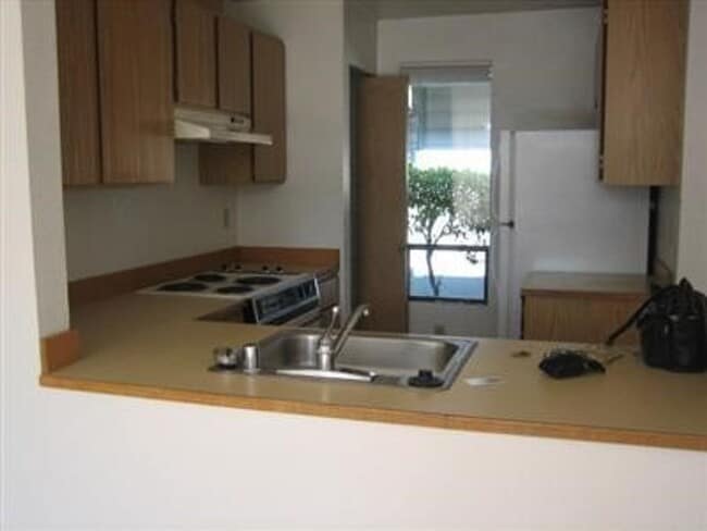 Building Photo - Bright & Private 1BR Townhome in Juanita – Garage, Patio & Prime Kirkland Location