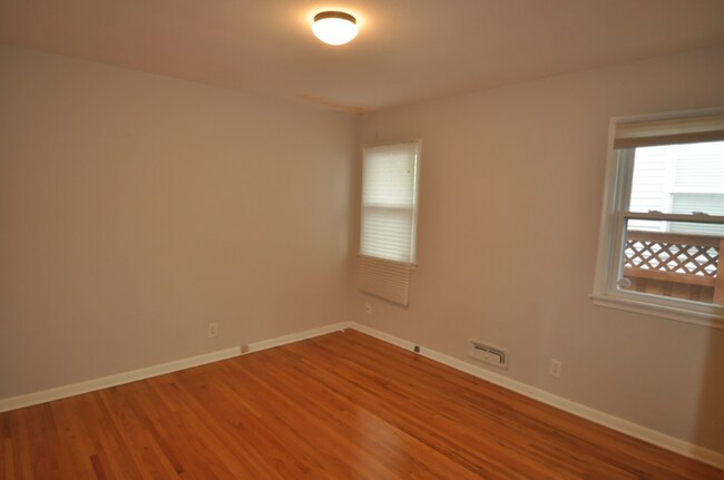 Building Photo - 5000 Vincent Ave S