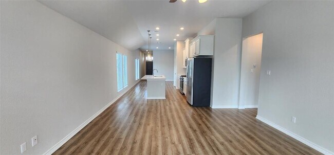 Building Photo - 425 Mira Mesa Dr