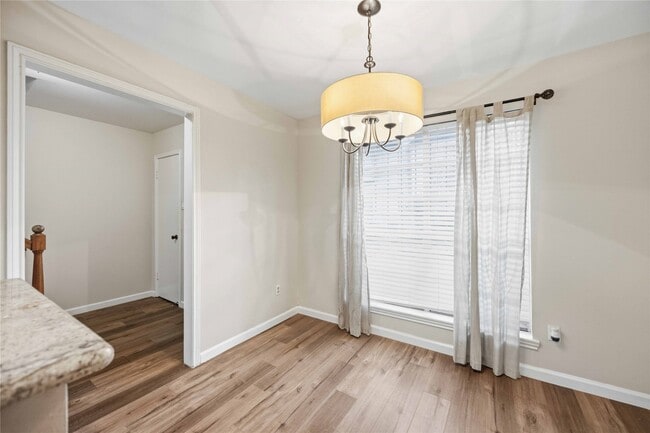 Building Photo - 10336 Briar Forest Dr