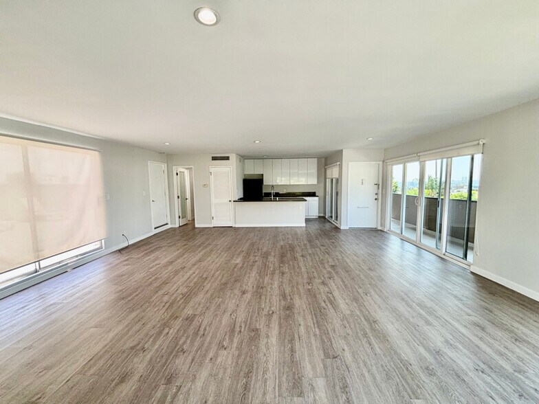 Building Photo - 1284 Havenhurst Dr