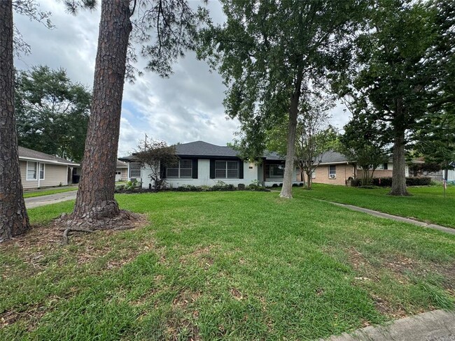Building Photo - 4833 Hazelton St